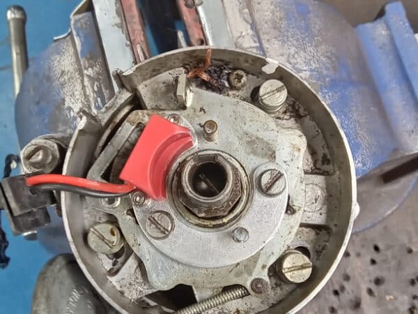 04022025 1969 daimler 250 v8 ignition issues (3)