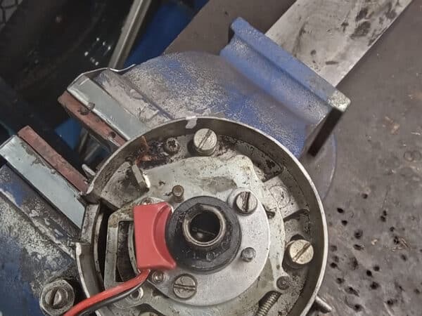 04022025 1969 daimler 250 v8 ignition issues (4)