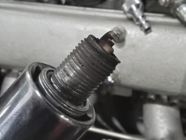 05022025 1969 aston martin db7 volante appraisal and start of strip down (54)