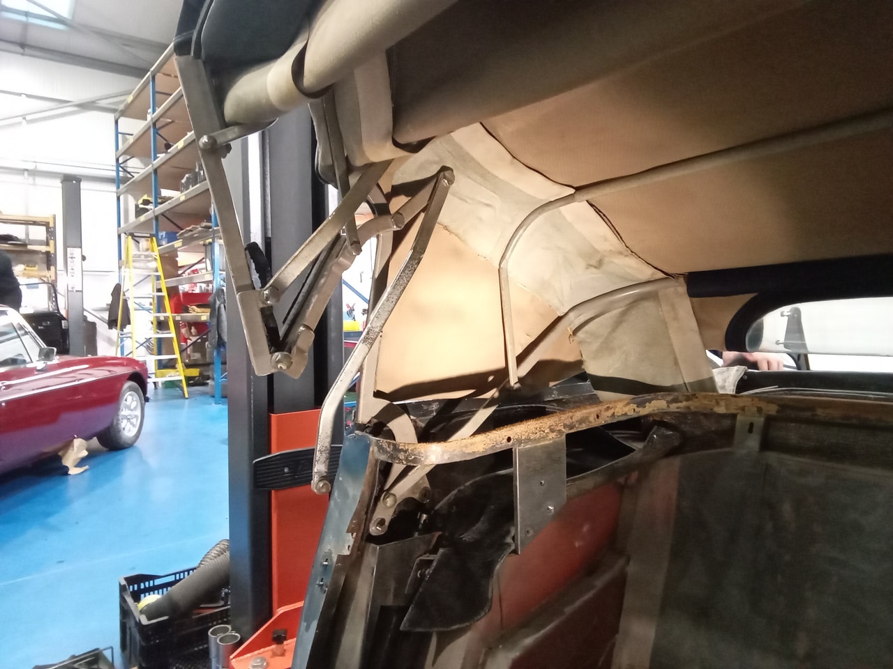 07022025 1969 aston martin db6 volante strip down (104)