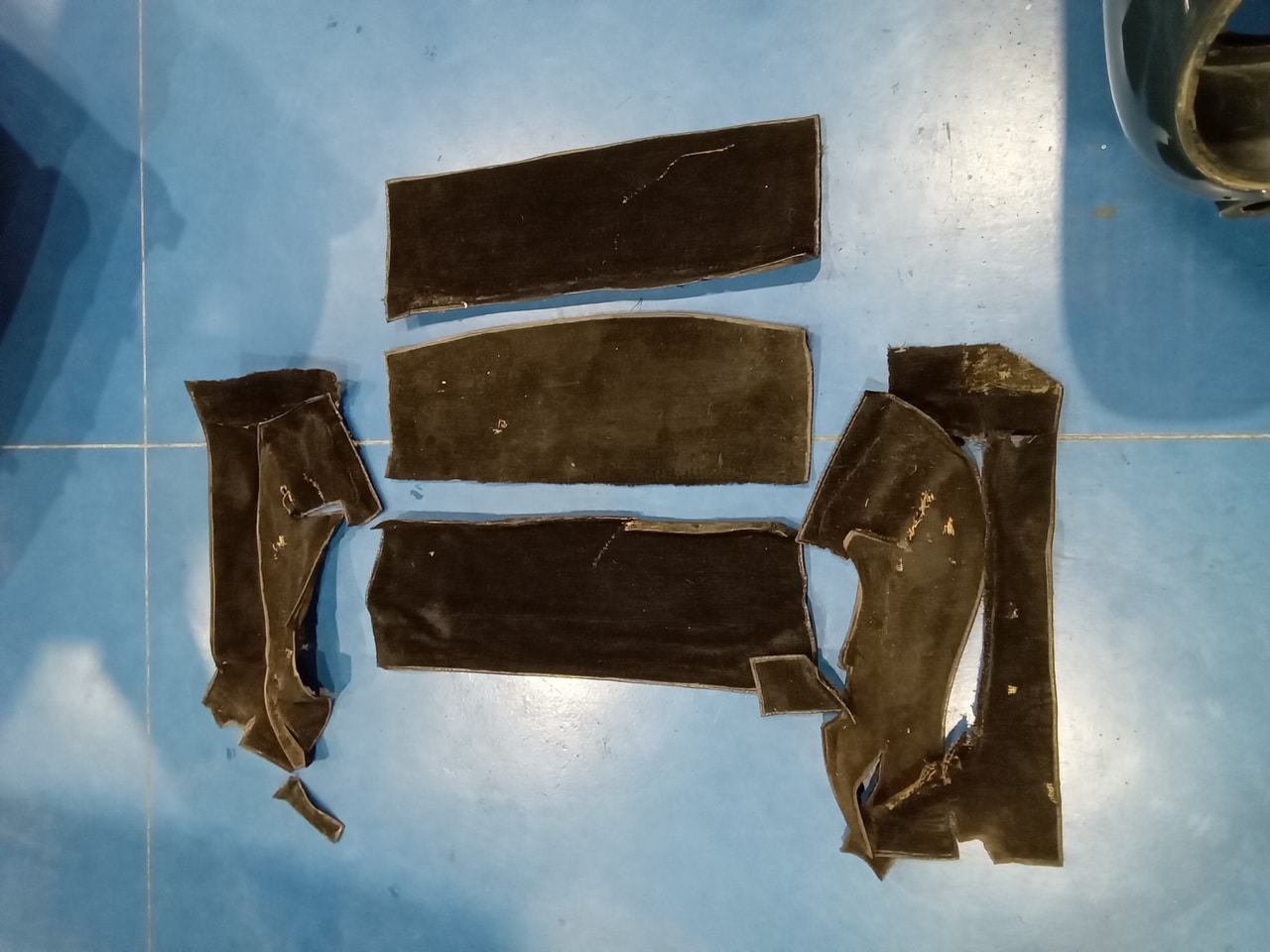 07022025 1969 aston martin db6 volante strip down (115)