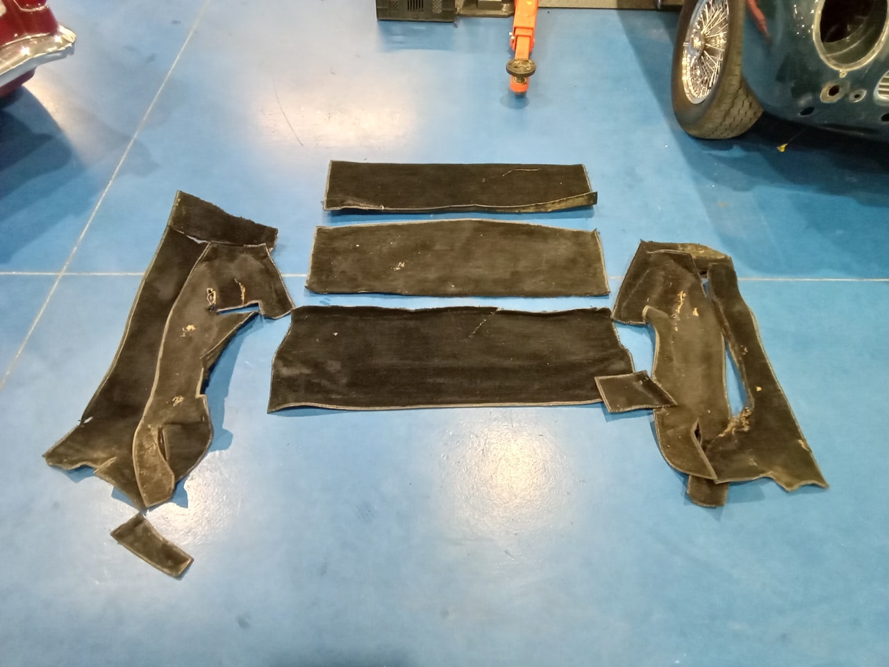 07022025 1969 aston martin db6 volante strip down (116)