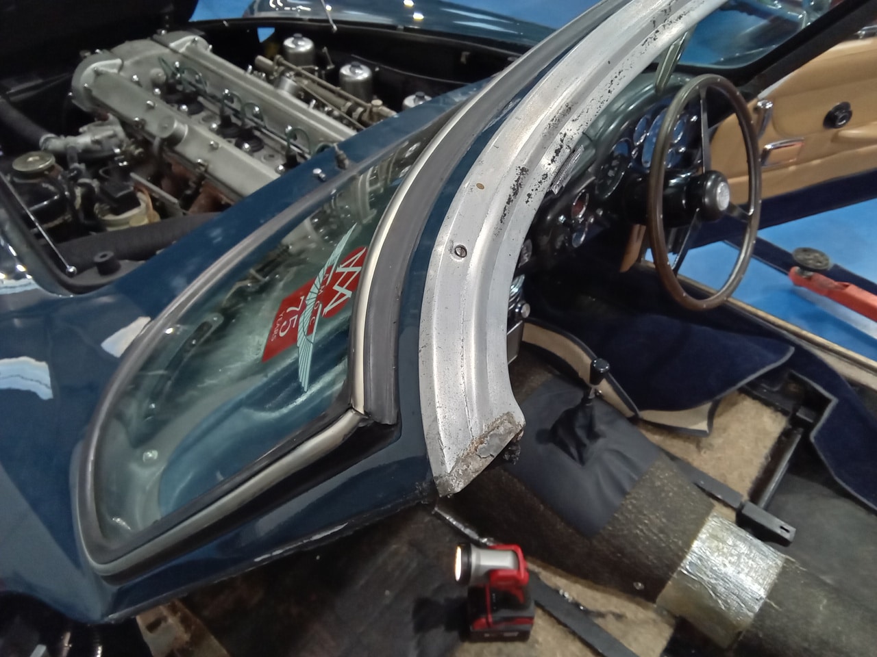 07022025 1969 aston martin db6 volante strip down (132)