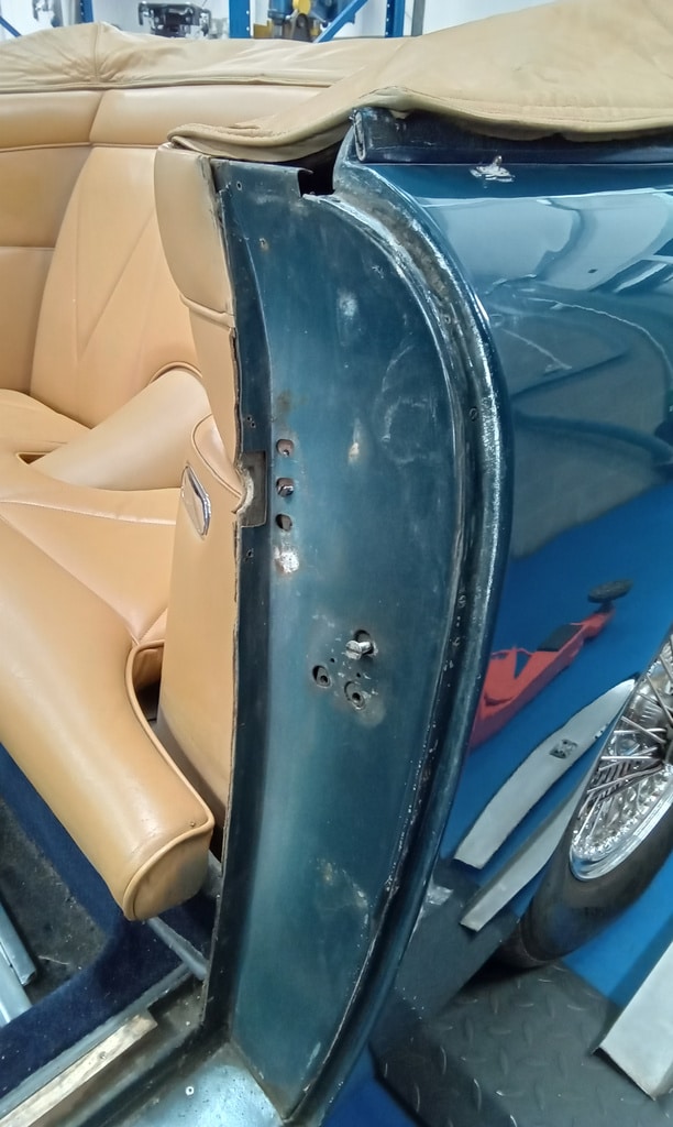 07022025 1969 aston martin db6 volante strip down (146)