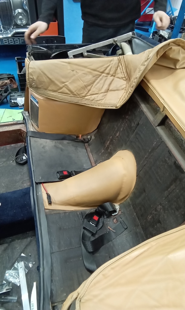 07022025 1969 aston martin db6 volante strip down (149)