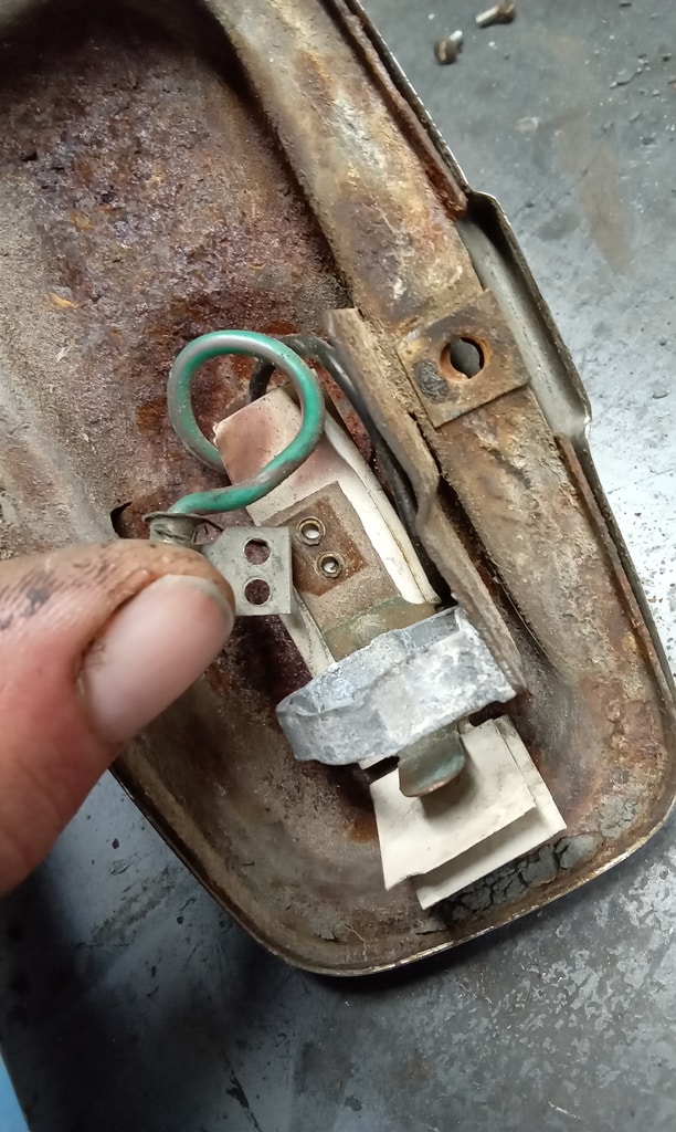 07022025 1969 aston martin db6 volante strip down (165)