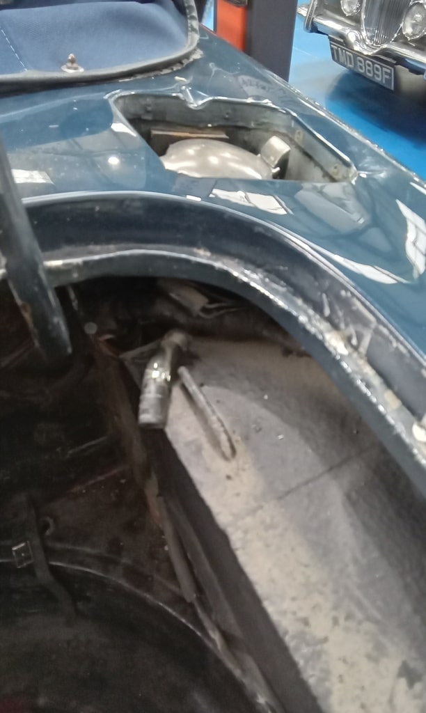 07022025 1969 aston martin db6 volante strip down (199)