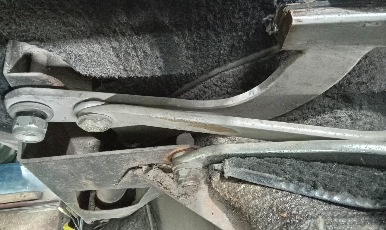 07022025 1969 aston martin db6 volante strip down (203)