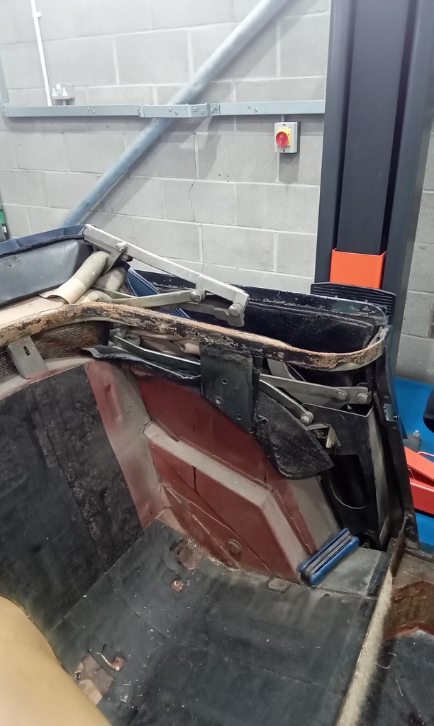 07022025 1969 aston martin db6 volante strip down (204)
