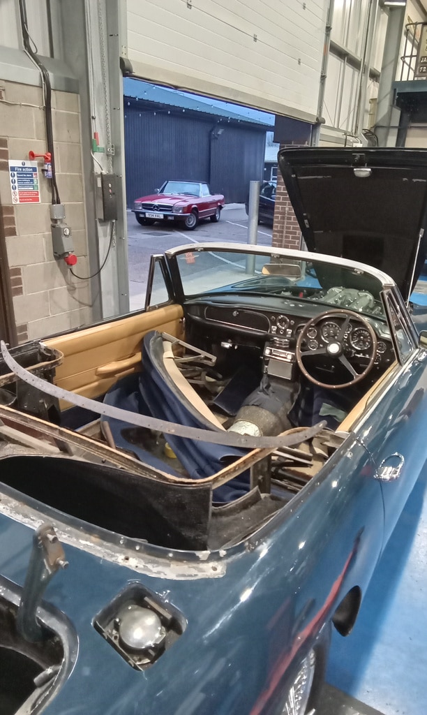 07022025 1969 aston martin db6 volante strip down (206)