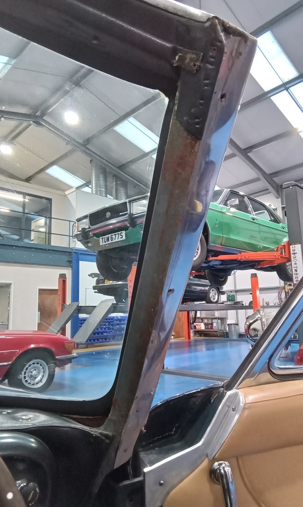 07022025 1969 aston martin db6 volante strip down (212)