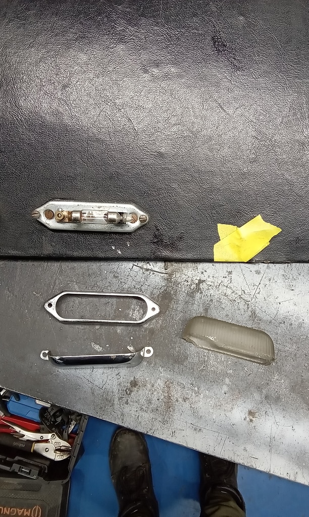 07022025 1969 aston martin db6 volante strip down (217)