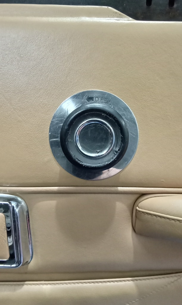 07022025 1969 aston martin db6 volante strip down (224)