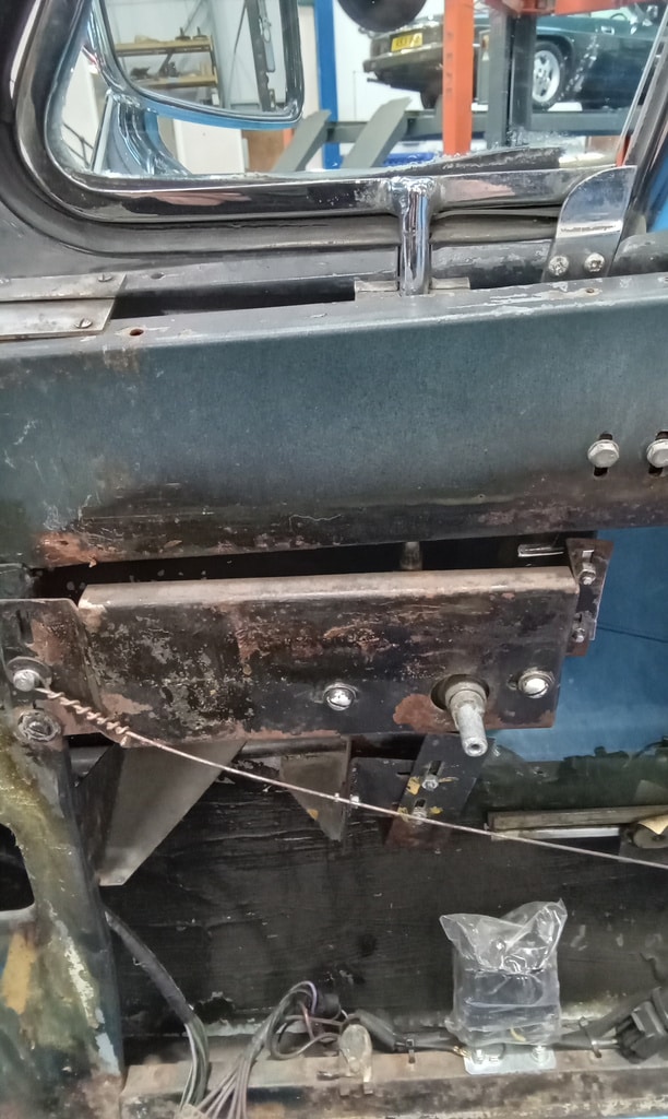 07022025 1969 aston martin db6 volante strip down (229)