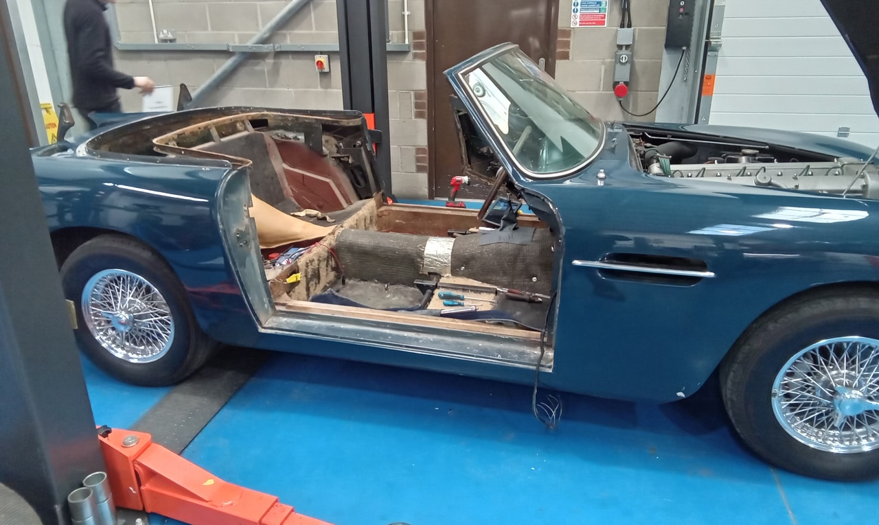 07022025 1969 aston martin db6 volante strip down (247)