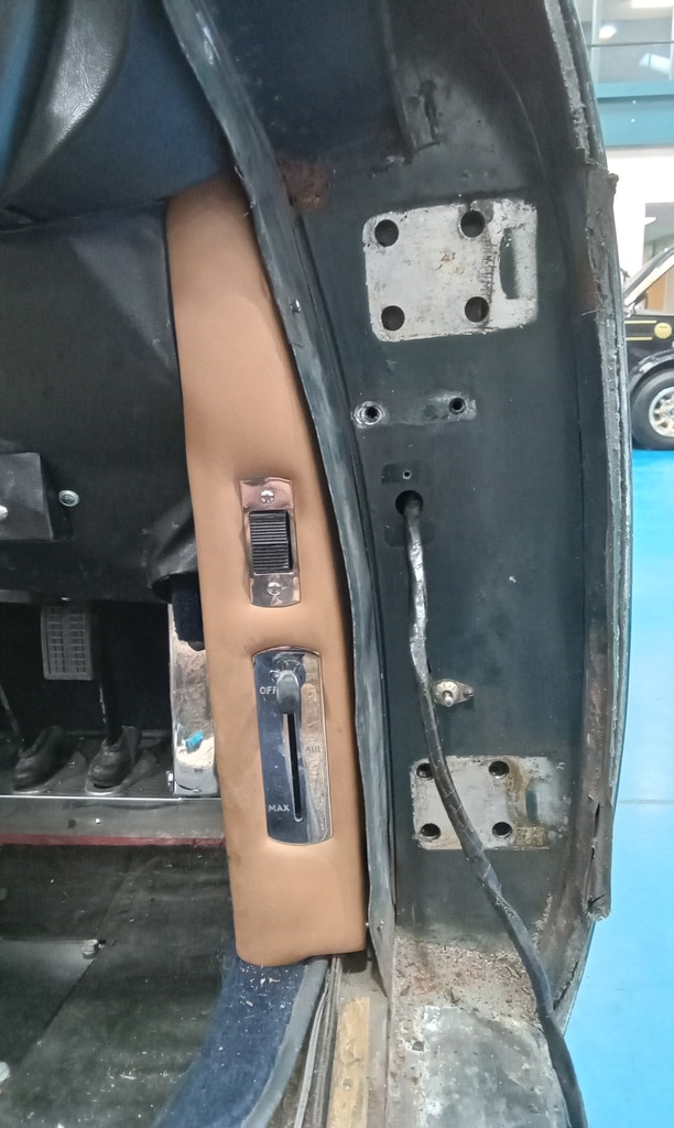 07022025 1969 aston martin db6 volante strip down (253)