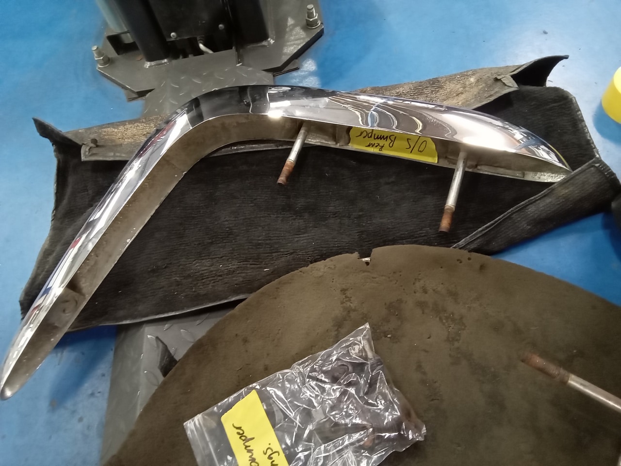 07022025 1969 aston martin db6 volante strip down (3)