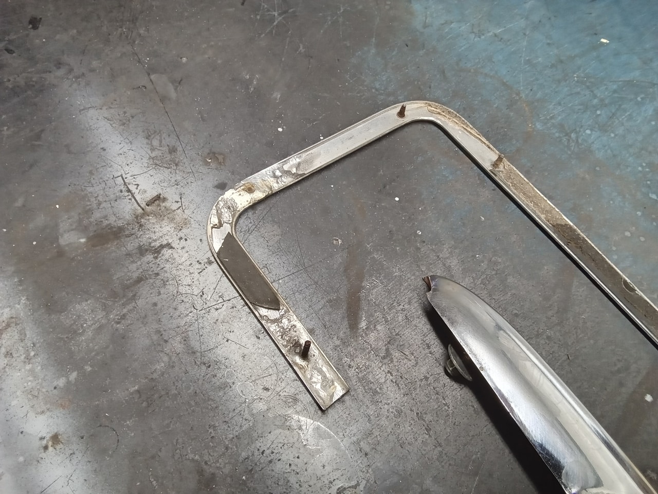07022025 1969 aston martin db6 volante strip down (53)