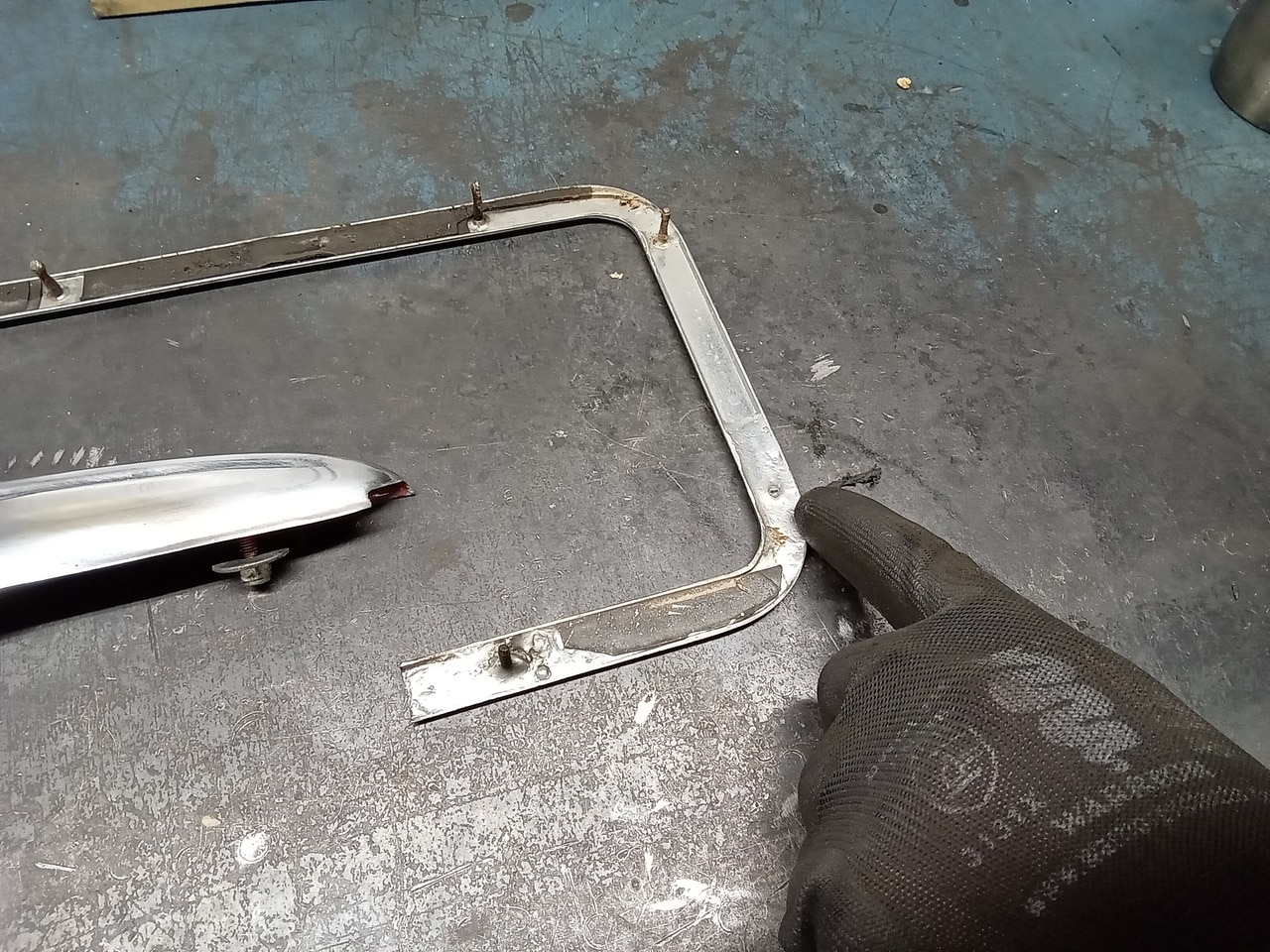 07022025 1969 aston martin db6 volante strip down (55)
