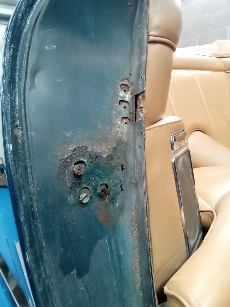 07022025 1969 aston martin db6 volante strip down (59)