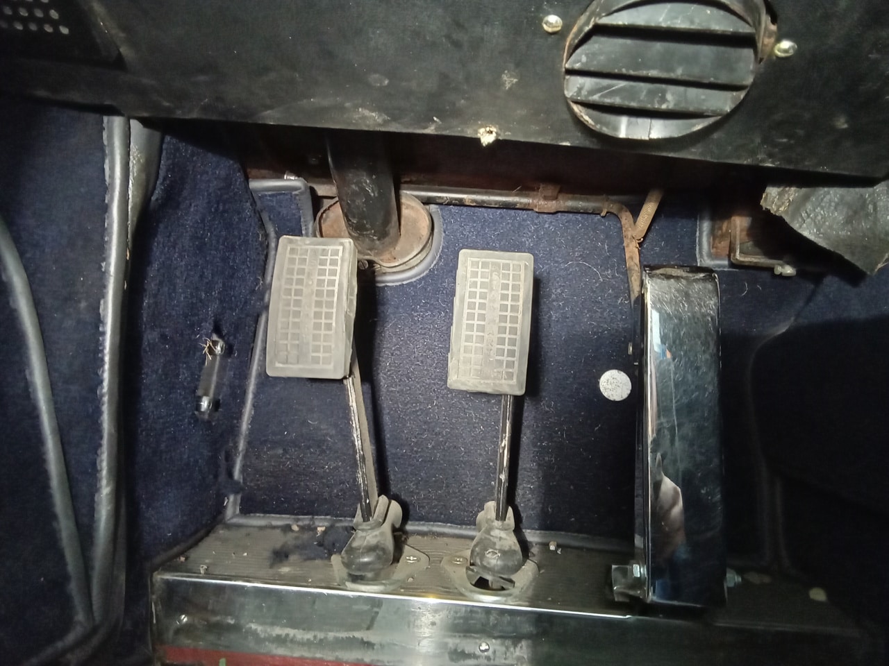 07022025 1969 aston martin db6 volante strip down (65)
