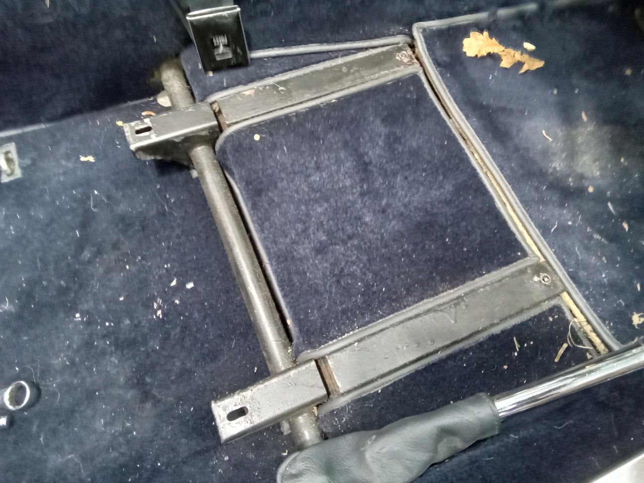 07022025 1969 aston martin db6 volante strip down (80)