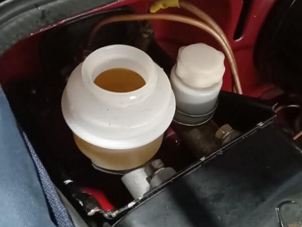 07022025 1972 mgb gt brake servo (18)
