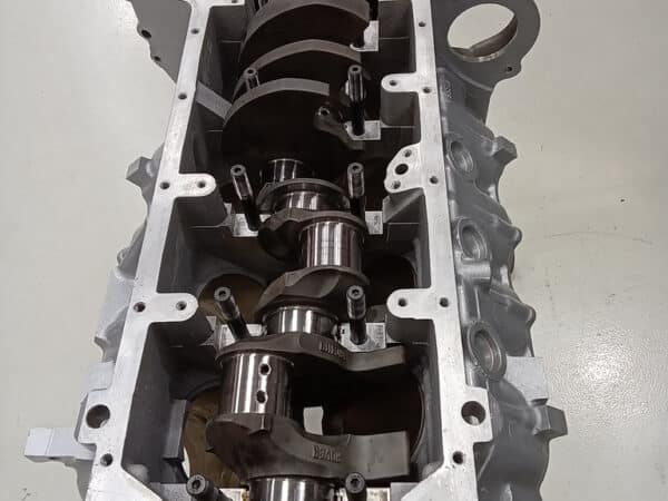 07022025 1975 mgb gt v8 engine assembly (2)