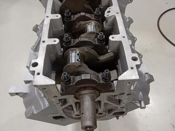 07022025 1975 mgb gt v8 engine assembly (3)