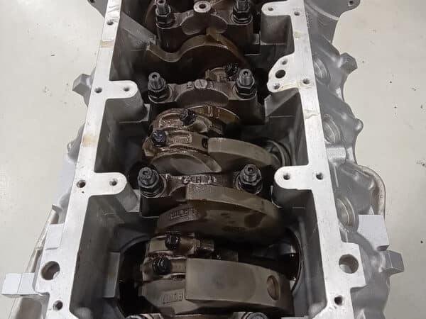 07022025 1975 mgb gt v8 engine assembly (4)