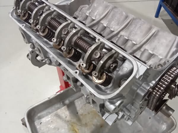 07022025 1975 mgb gt v8 engine assembly (6)