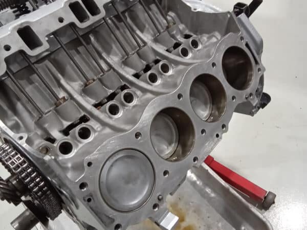 07022025 1975 mgb gt v8 engine assembly (7)