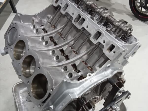 07022025 1975 mgb gt v8 engine assembly (8)