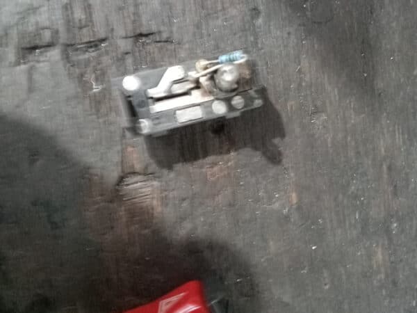 07022025 1985 merceds 500sl electrical issues (5)