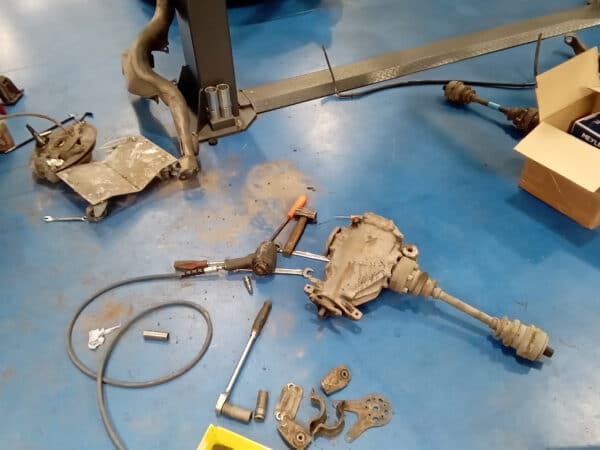 07022025 1987 mercedes 500sl rear axle (13)