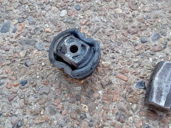 07022025 1987 mercedes 500sl rear axle (19)