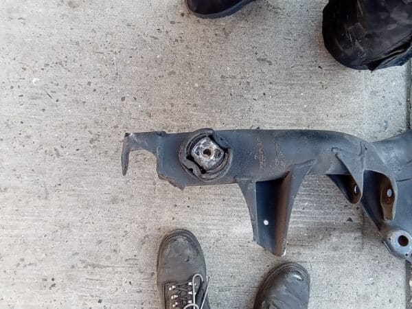 07022025 1987 mercedes 500sl rear axle (22)