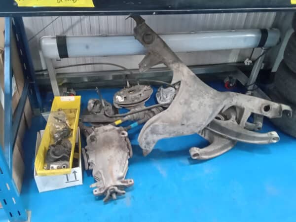07022025 1987 mercedes 500sl rear axle (23)