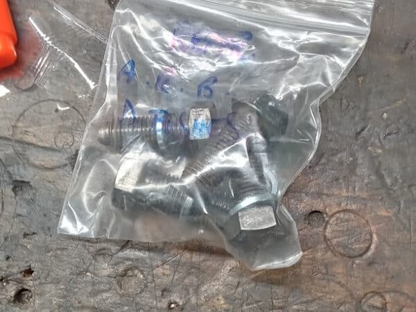 07022025 1987 mercedes 500sl rear axle (5)