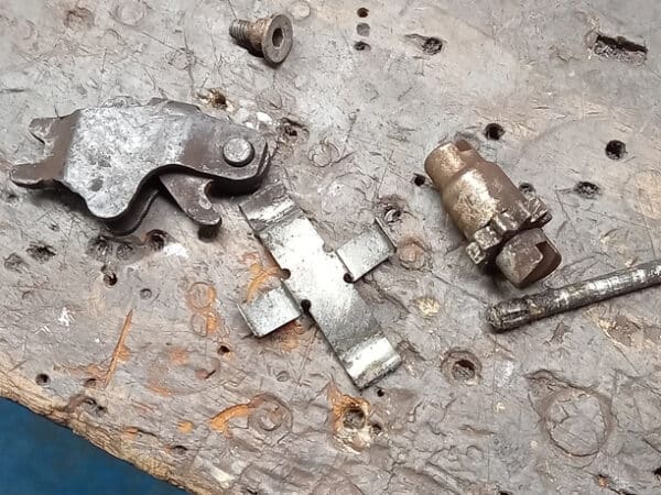 07022025 1987 mercedes 500sl rear axle (8)