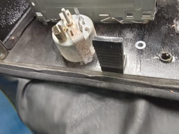07022025 1994 rover mini cooper dash repairs (11)