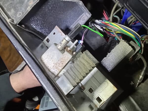 07022025 1994 rover mini cooper dash repairs (3)