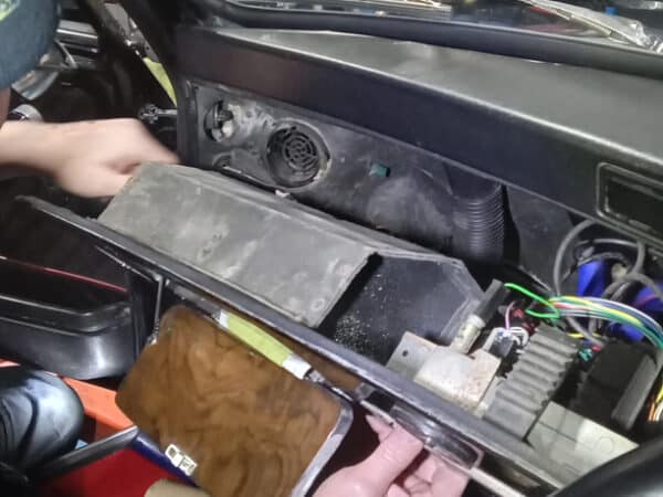07022025 1994 rover mini cooper dash repairs (4)