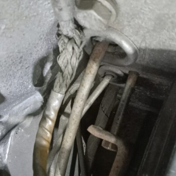 110225 1968 daimler 250 v8 ht leads and bonnet cable (19)