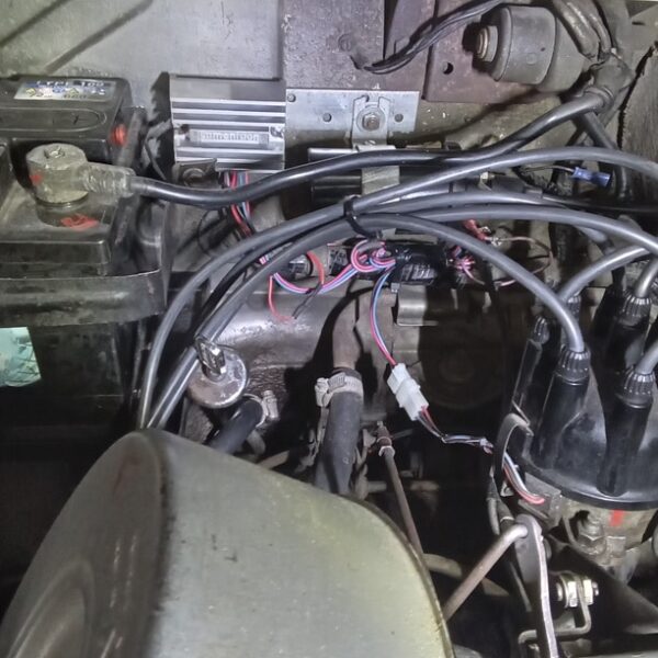 110225 1968 daimler 250 v8 ht leads and bonnet cable (2)