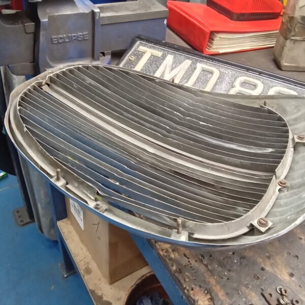 110225 1968 daimler 250 v8 ht leads and bonnet cable (24)