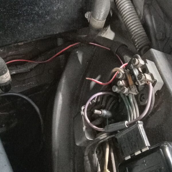 110225 1968 daimler 250 v8 ht leads and bonnet cable (30)