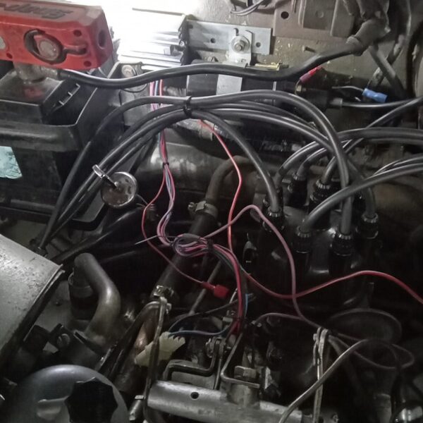 110225 1968 daimler 250 v8 ht leads and bonnet cable (31)