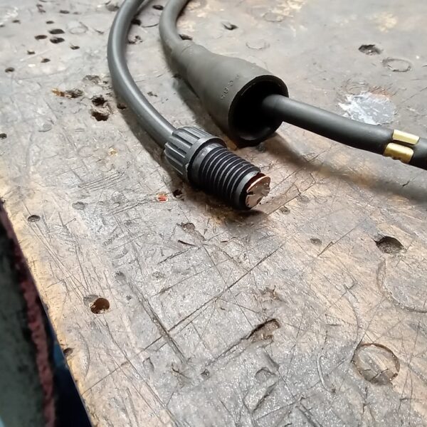 110225 1968 daimler 250 v8 ht leads and bonnet cable (33)