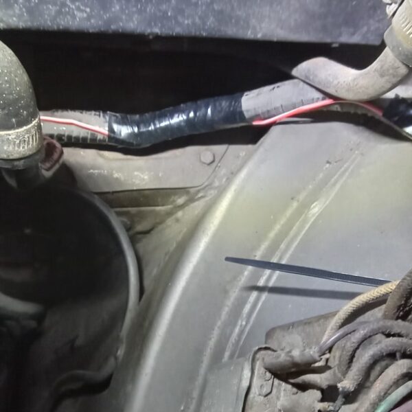 110225 1968 daimler 250 v8 ht leads and bonnet cable (4)